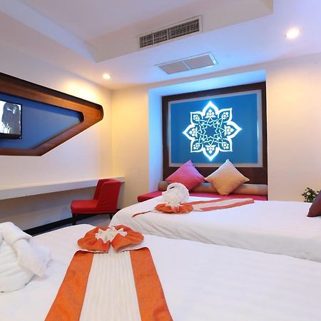 The Royal Palm Beach Front Patong Ngoại thất bức ảnh