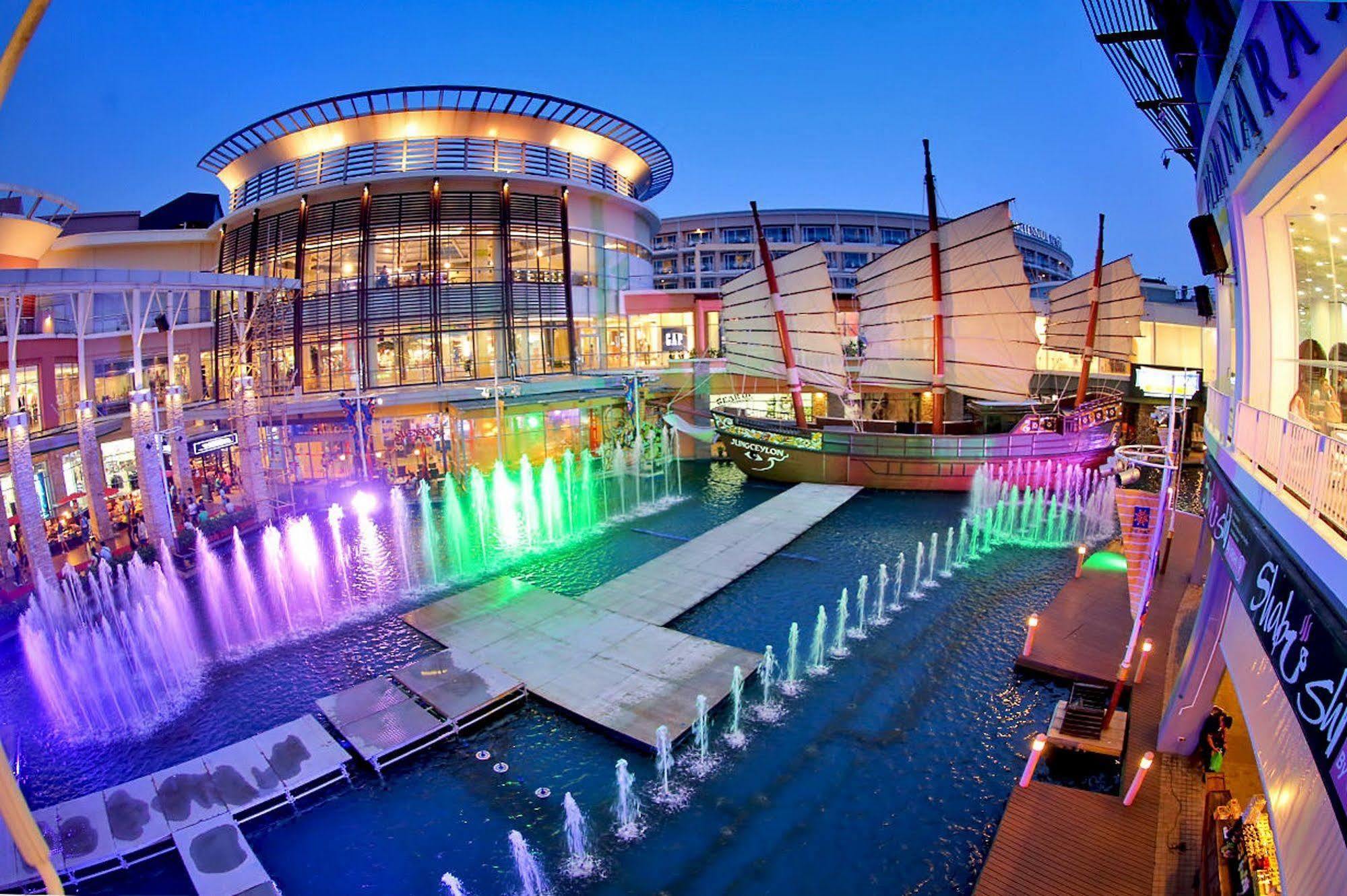 The Royal Palm Beach Front Patong Ngoại thất bức ảnh