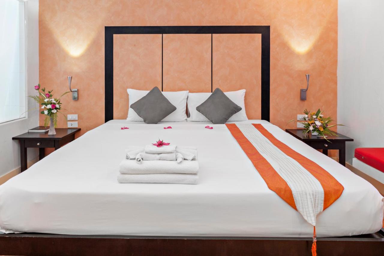 The Royal Palm Beach Front Patong Ngoại thất bức ảnh