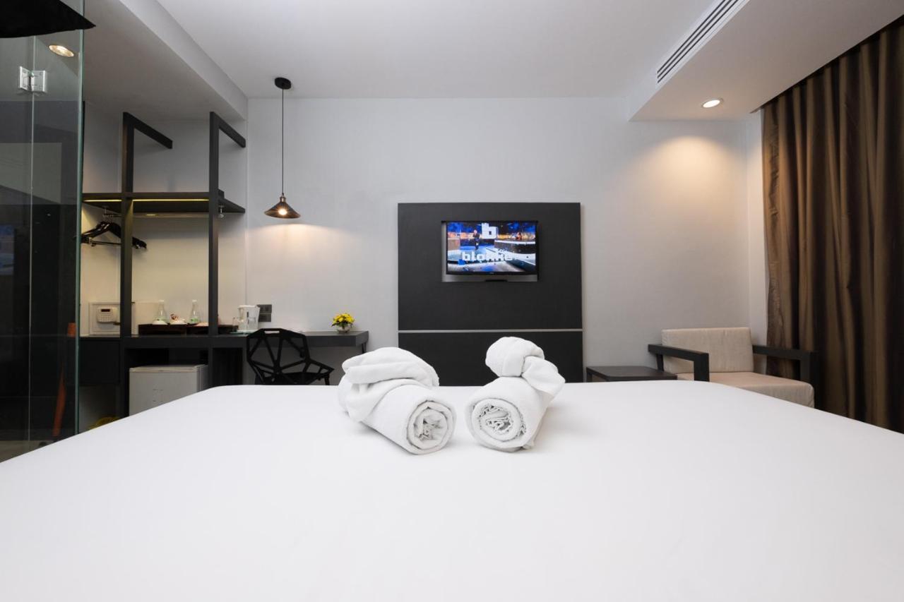 The Royal Palm Beach Front Patong Ngoại thất bức ảnh