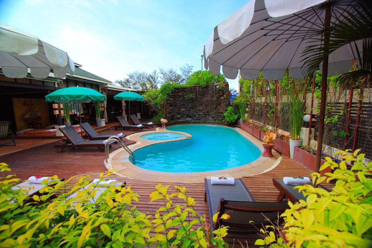 The Royal Palm Beach Front Patong Ngoại thất bức ảnh