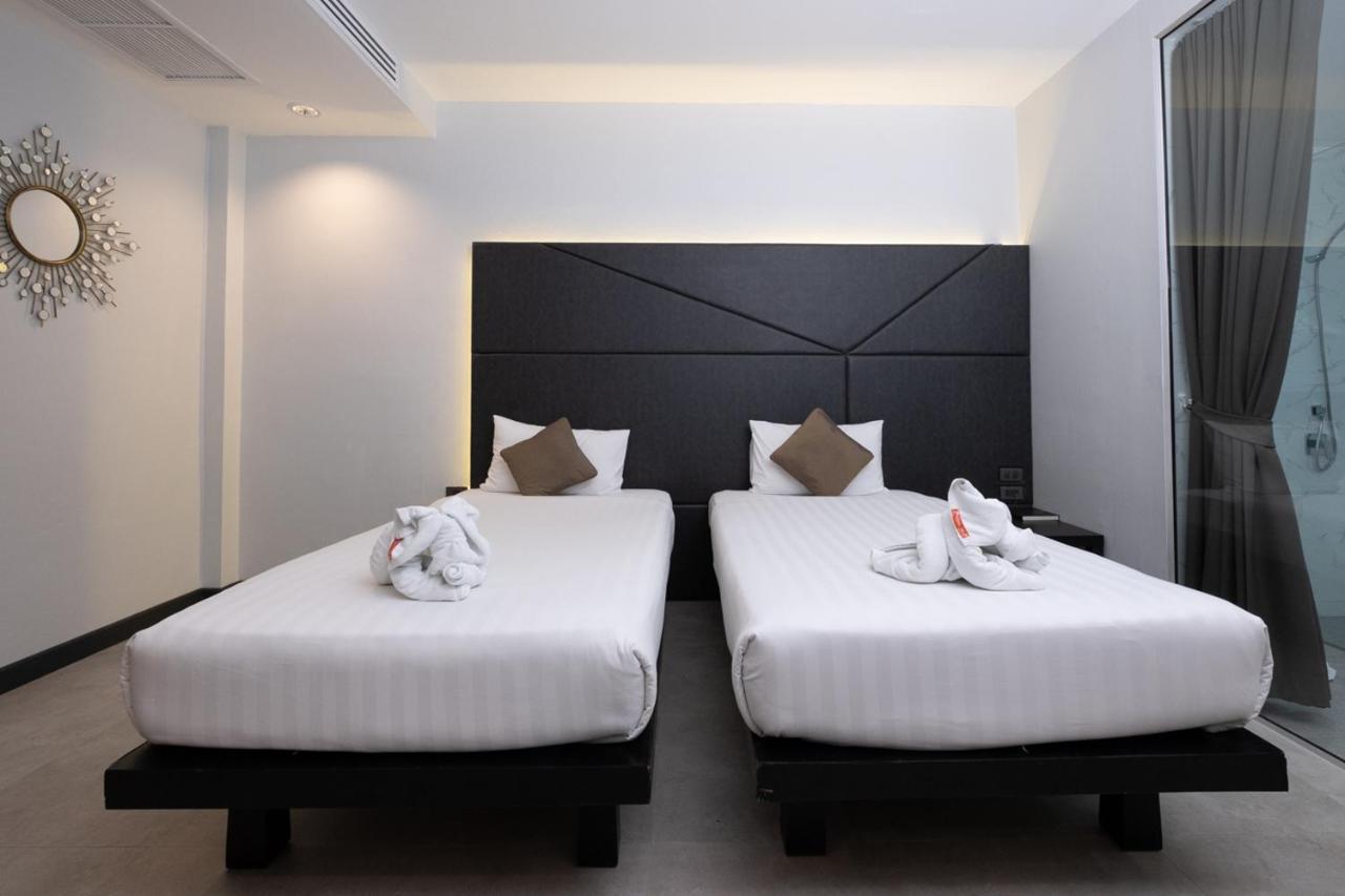 The Royal Palm Beach Front Patong Ngoại thất bức ảnh