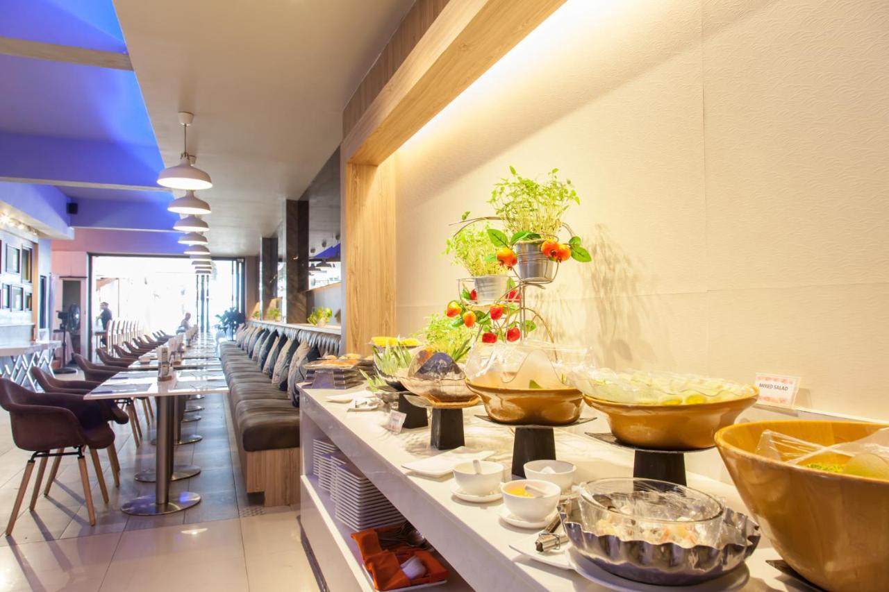 The Royal Palm Beach Front Patong Ngoại thất bức ảnh