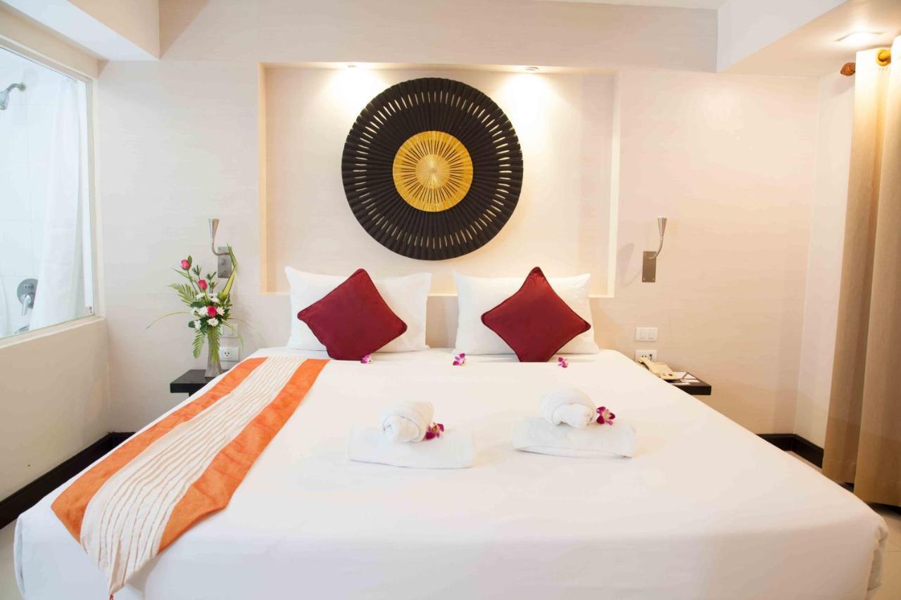 The Royal Palm Beach Front Patong Ngoại thất bức ảnh