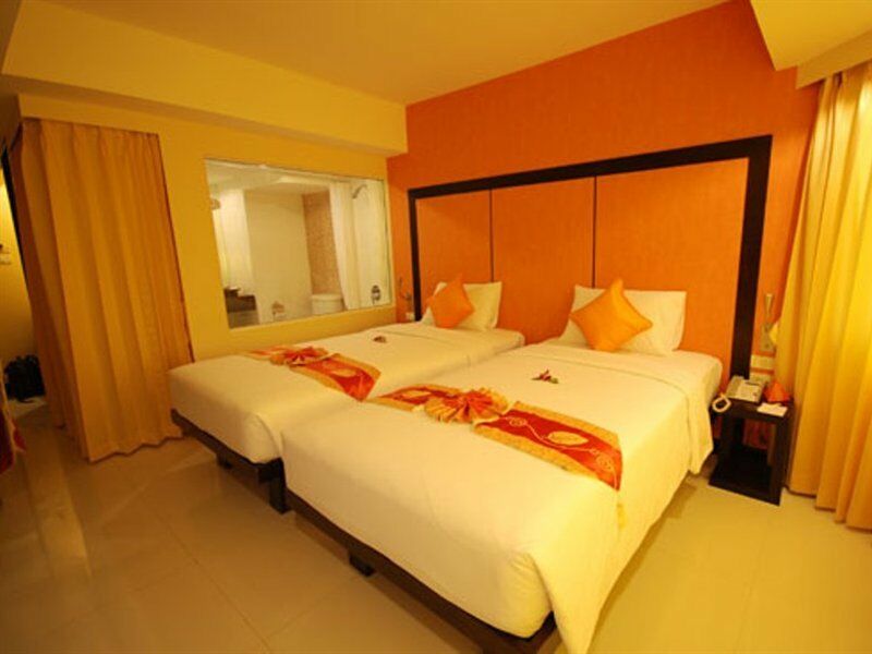 The Royal Palm Beach Front Patong Ngoại thất bức ảnh