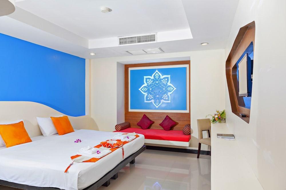 The Royal Palm Beach Front Patong Ngoại thất bức ảnh