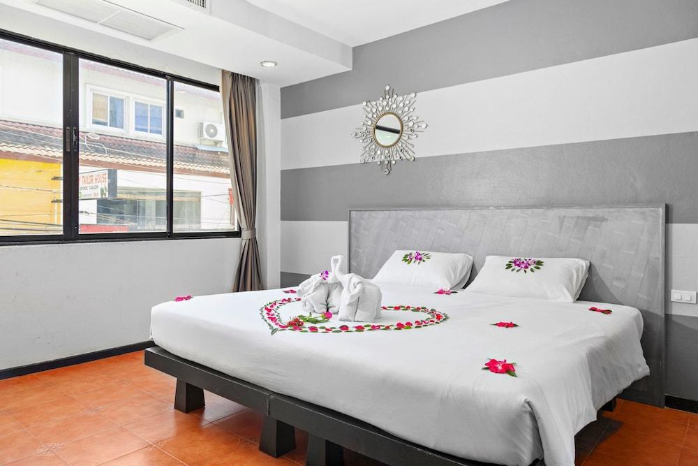 The Royal Palm Beach Front Patong Ngoại thất bức ảnh